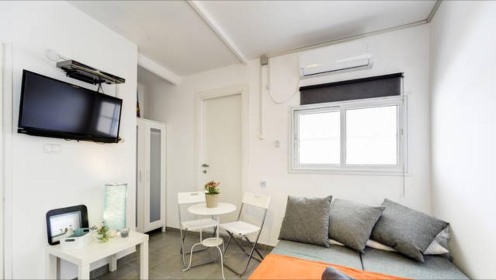 Hacarmel * Tel Aviv